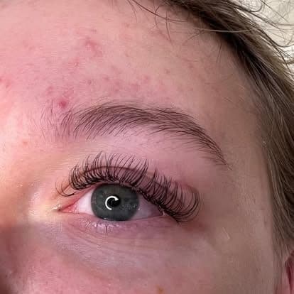 Hybrid lashes hos Klinik Luné