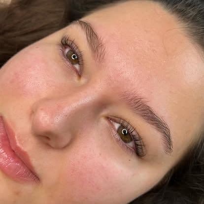 Brow lamination hos Klinik Luné